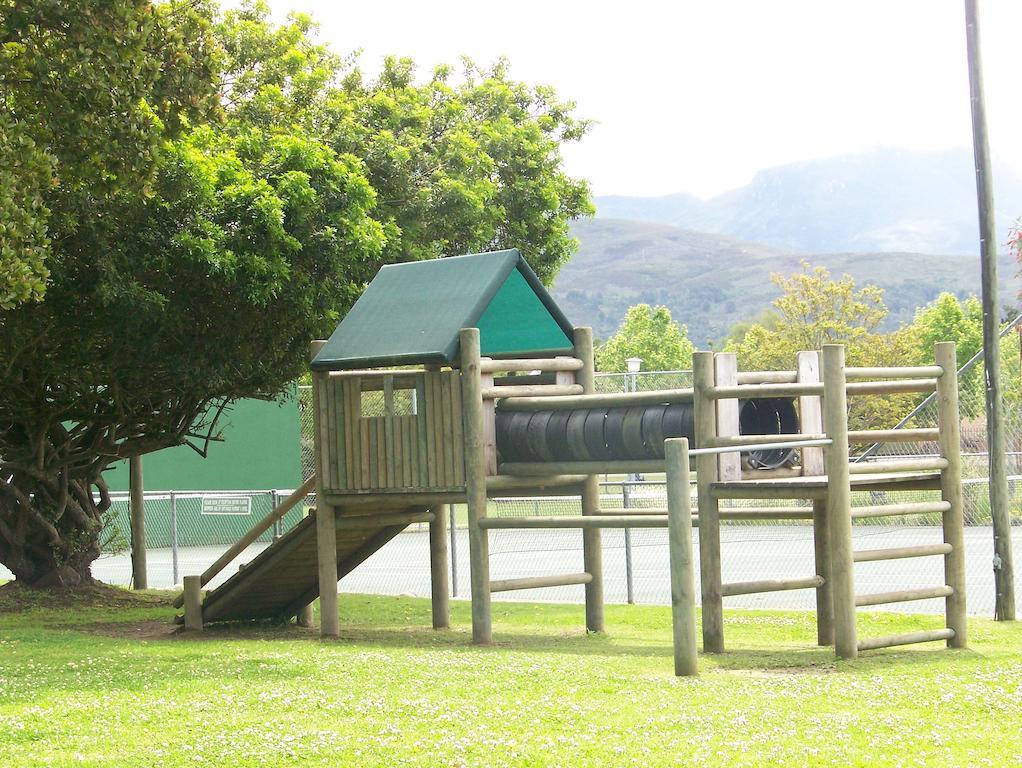 ג'ורג' Pine Lodge Resort מראה חיצוני תמונה