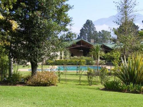 ג'ורג' Pine Lodge Resort מראה חיצוני תמונה